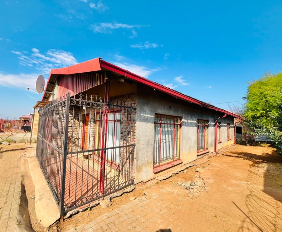 3 Bedroom Property for Sale in Kagisanong Free State